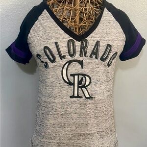 Colorado Graphic V-Neck Short Sleeve Tee - Gray and Black